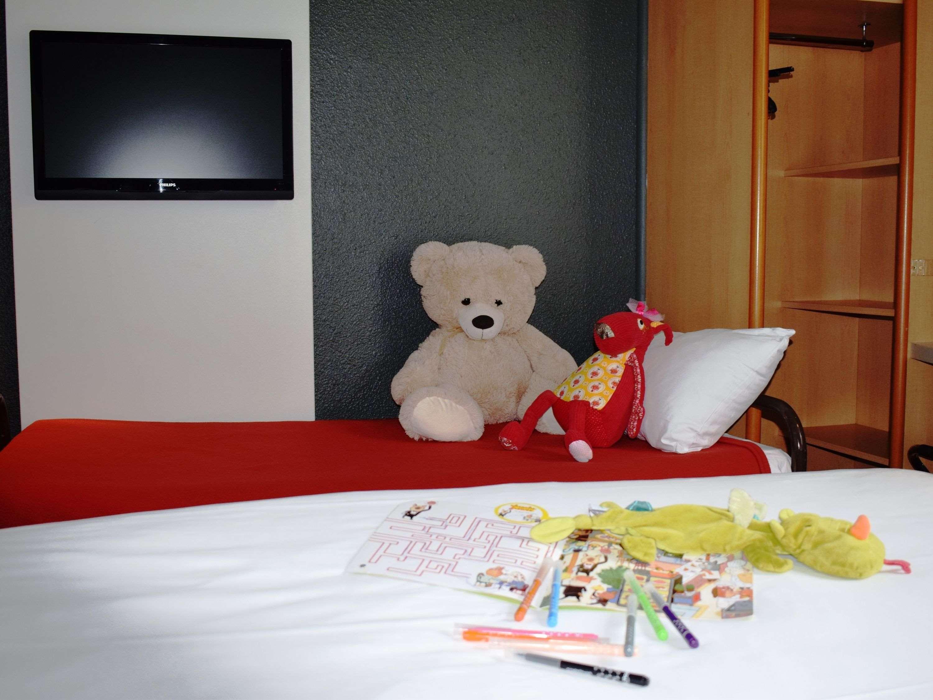 Готель Ibis Chartres Ouest Luce Екстер'єр фото