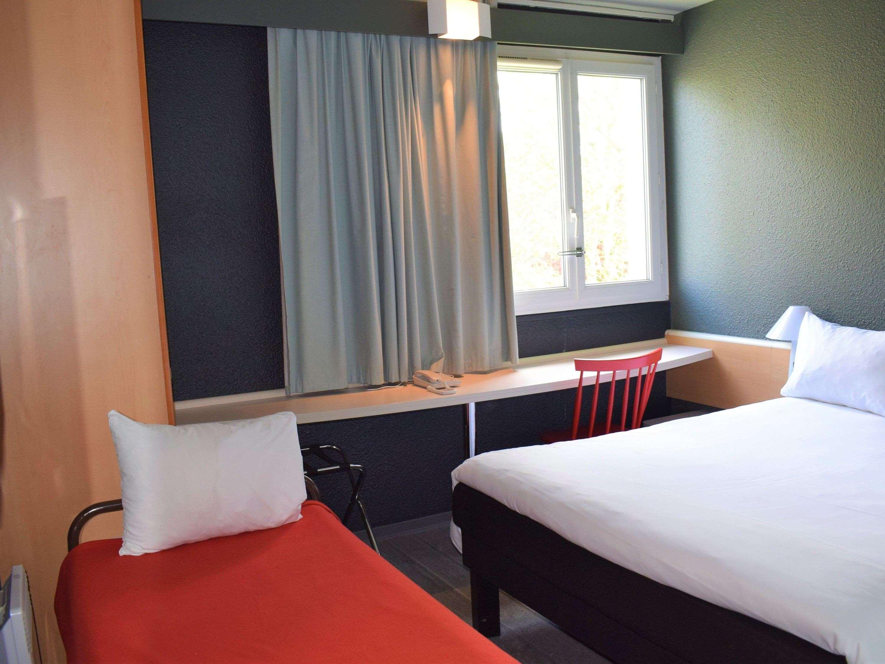 Готель Ibis Chartres Ouest Luce Екстер'єр фото